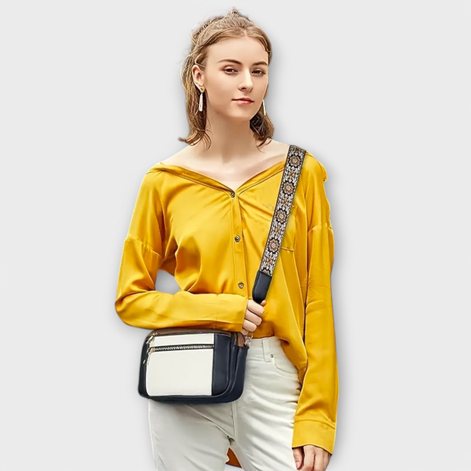 Maria | Vegan Leather Crossbody Bag - QUELLECLASSE